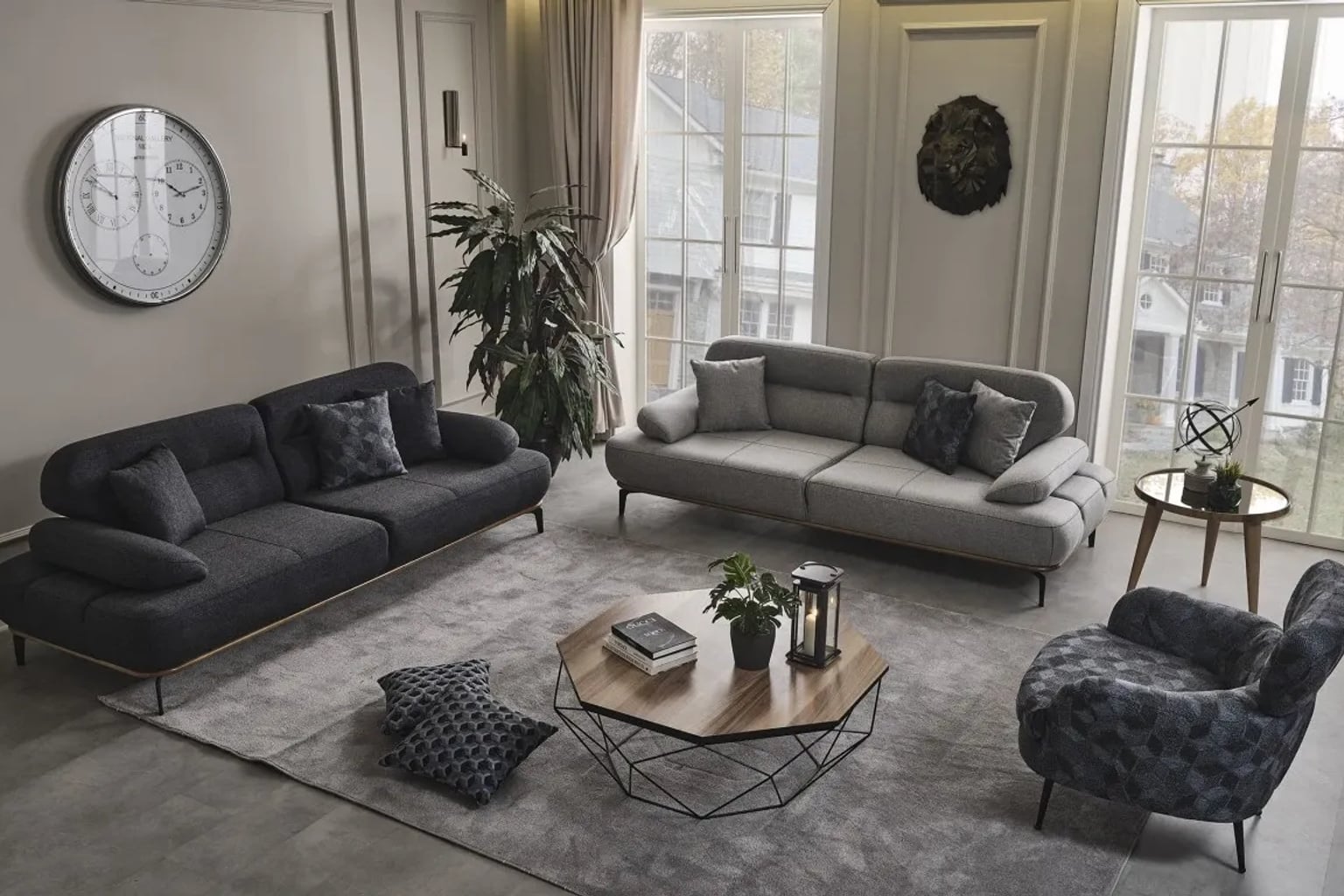 Küçük bir daire için tasarlanmış, açılır kanepe ve sandıklı puf içeren zarif ve modern bir salon