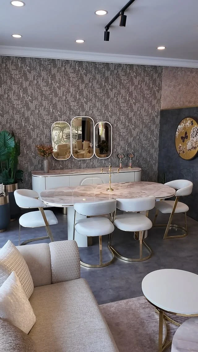 FARELLA SALON TAKIMI ✨

Zarif detayları, modern tasarım çizgileri ve üst düzey konforuyla Farella Salon Takımı, yaşam alanınıza şıklık ve prestij kazandırır.
Ge